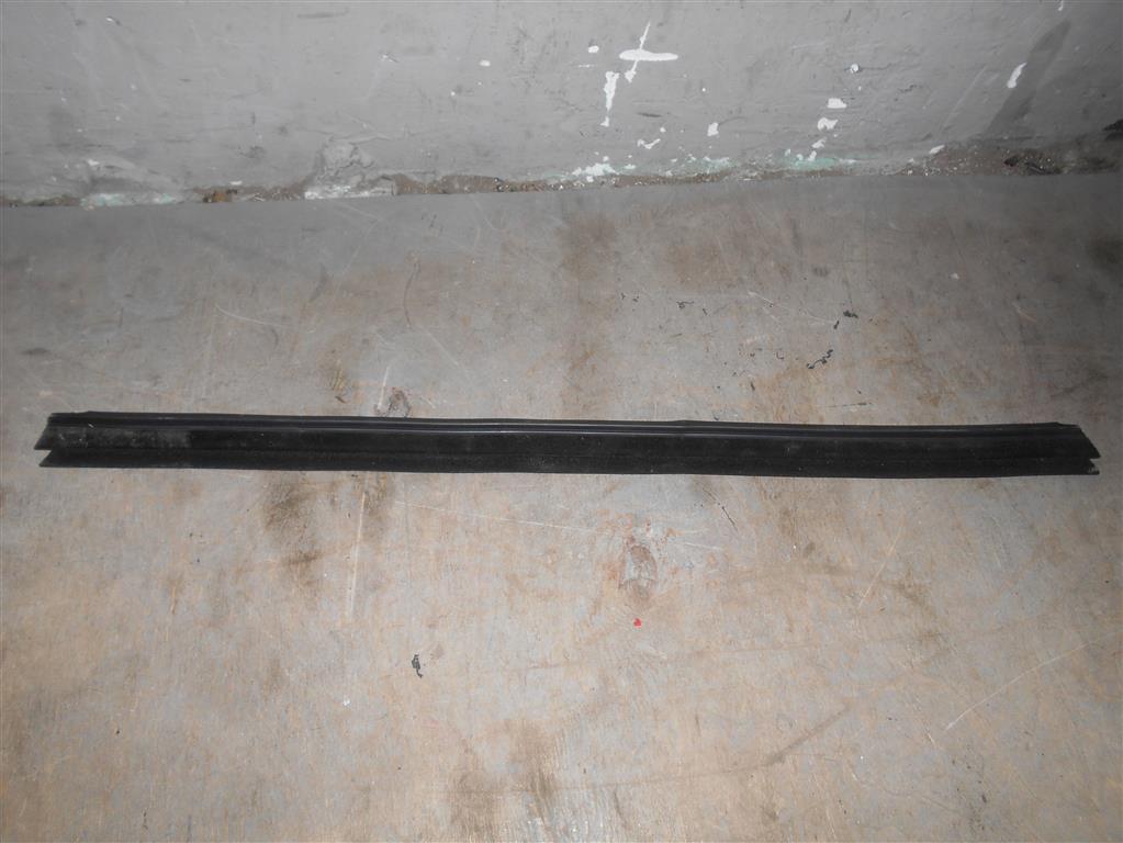 Opel Astra J 2010 - для Уплотнитель стекла задней правой двери