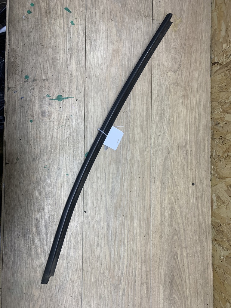 VW Golf IV/Bora 1997-2005 для Уплотнитель стекла передней двери правой