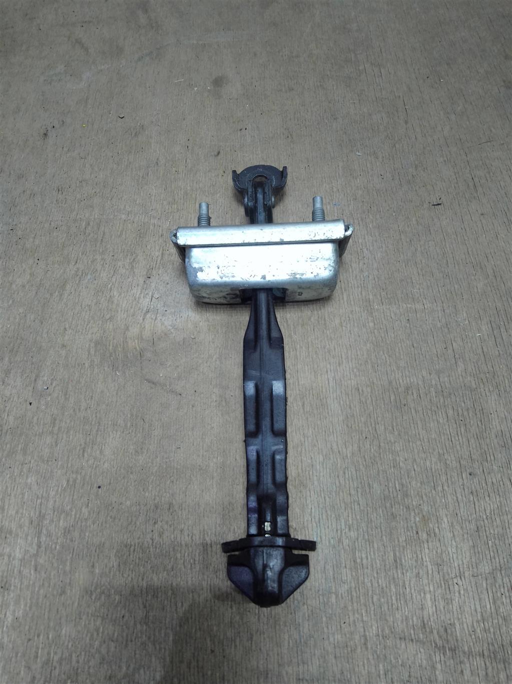 Opel Astra J 2010 - для Ограничитель двери