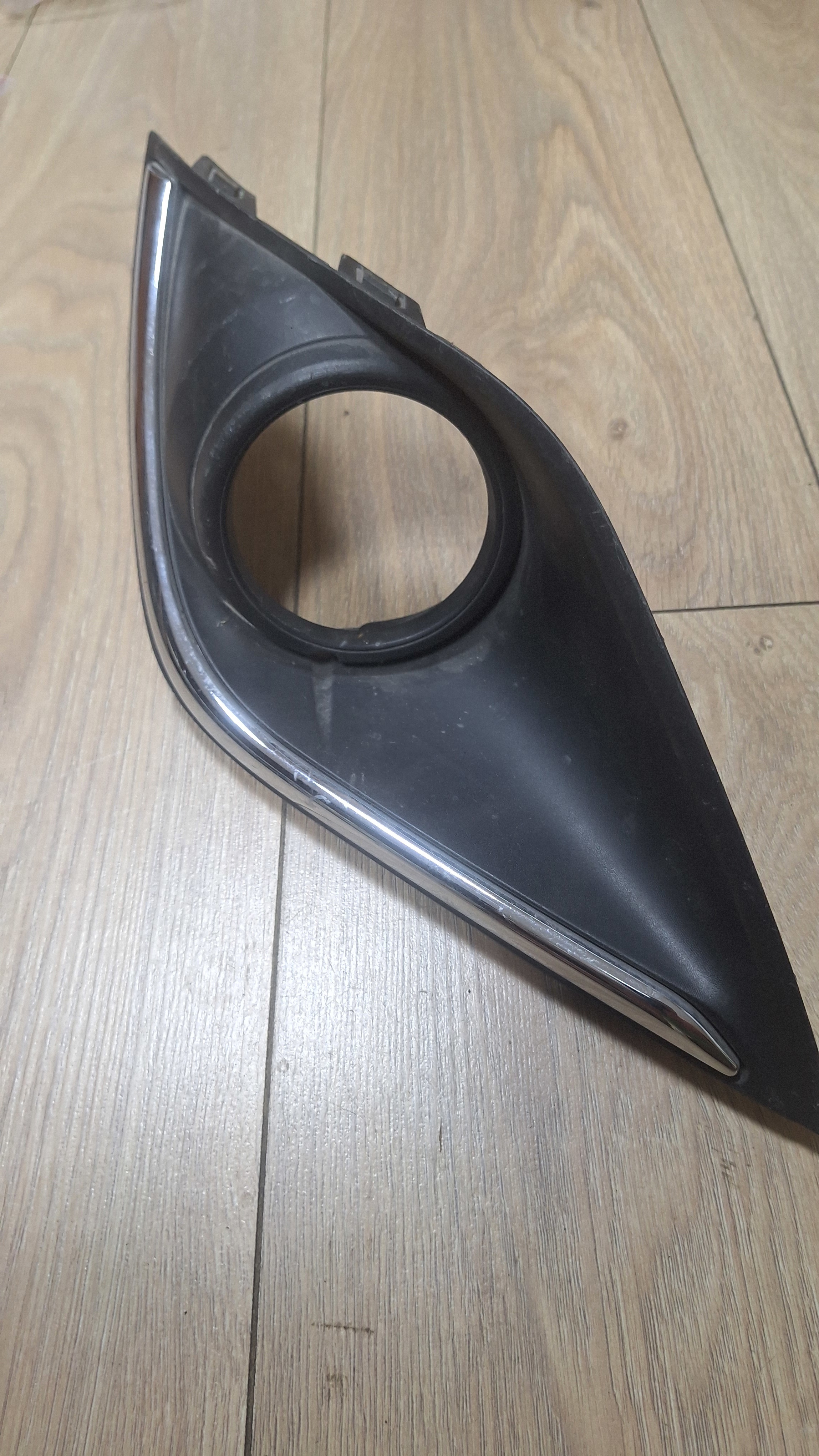 Mitsubishi Outlander 2015-2018 для Рамка противотуманой фары левой