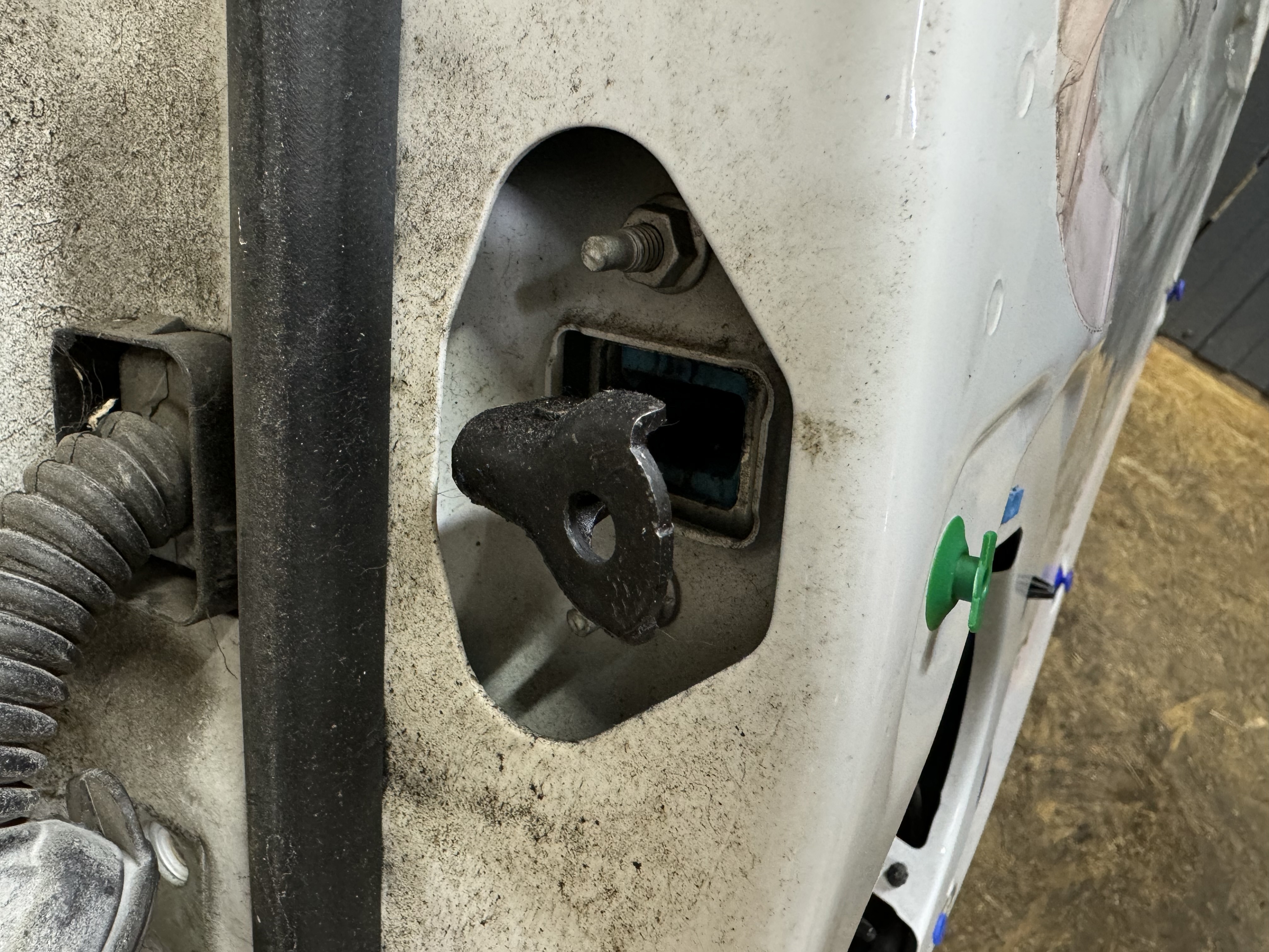 Opel Astra J 2010 - для Ограничитель двери