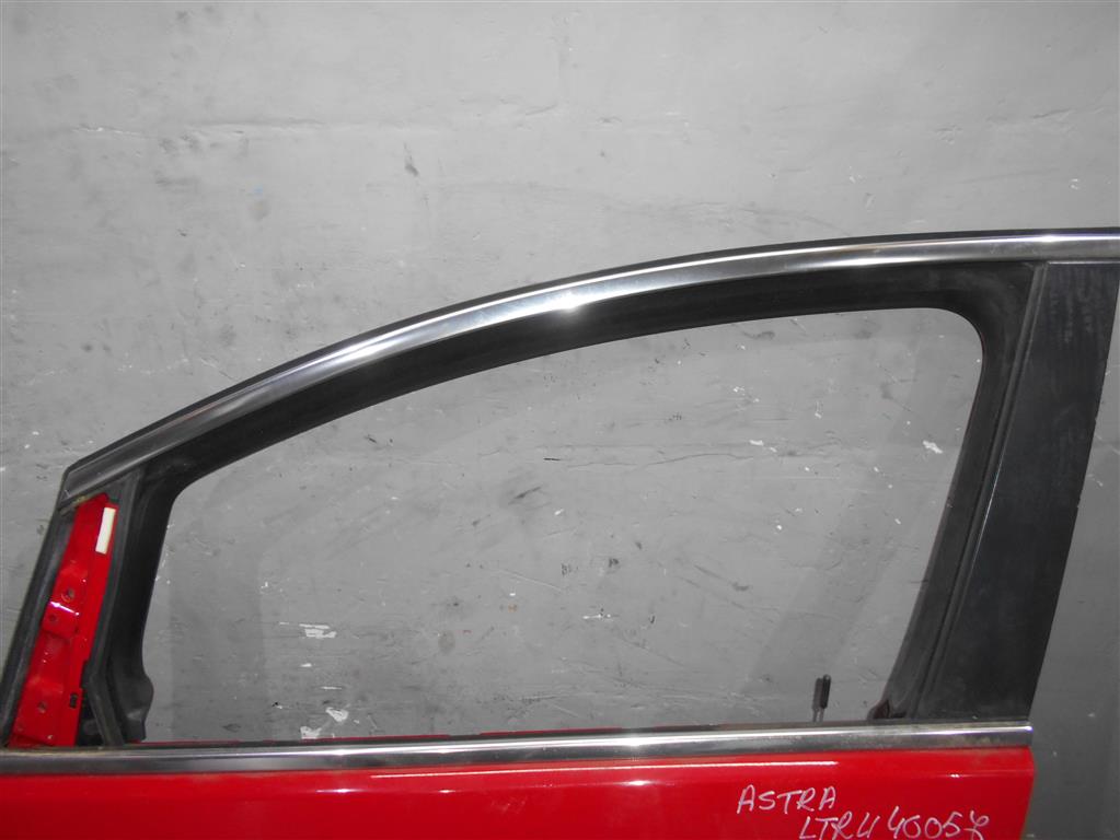 Opel Astra J 2010 - для Молдинг передней левой двери