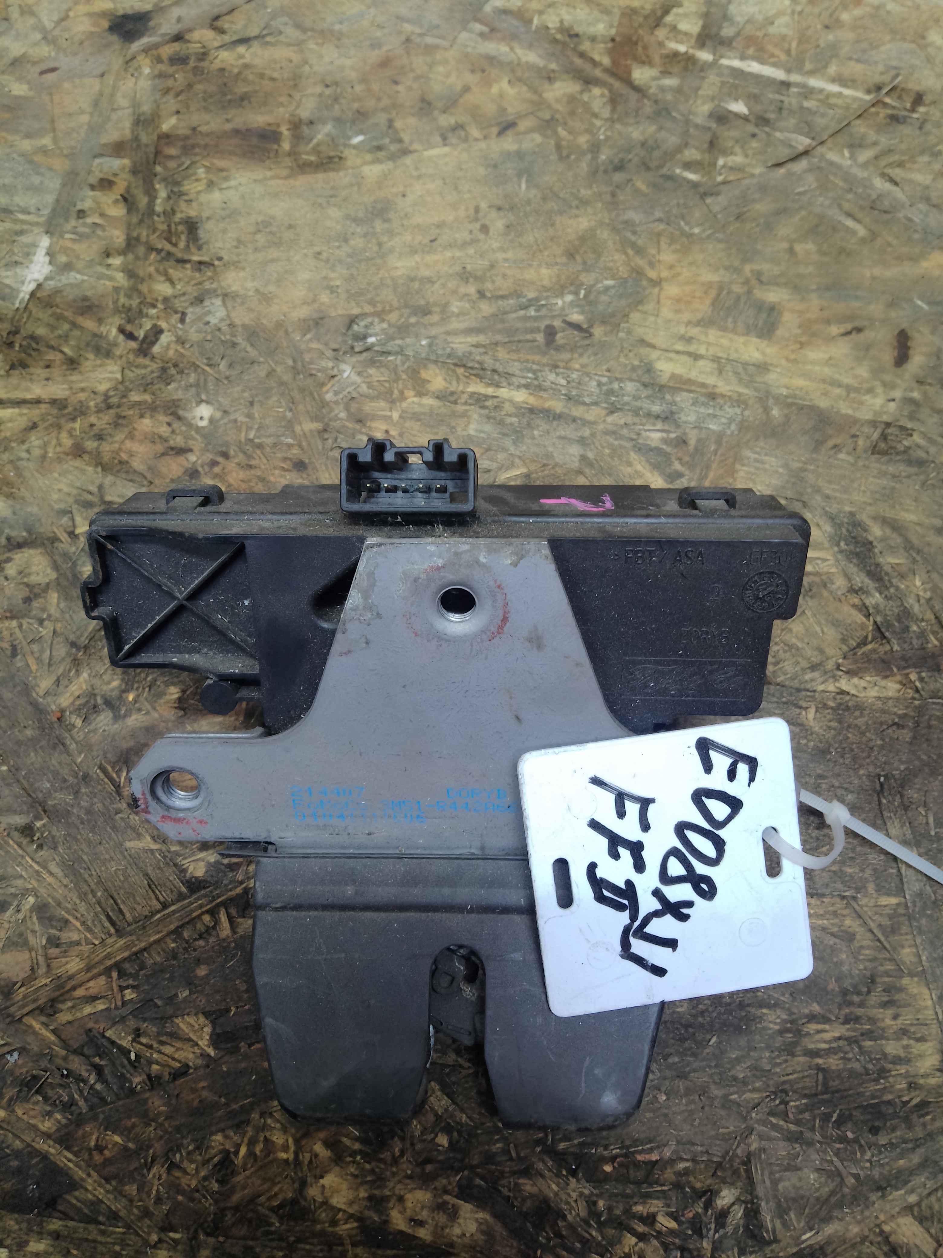 Ford Focus II 2008-2011 для Замок багажника