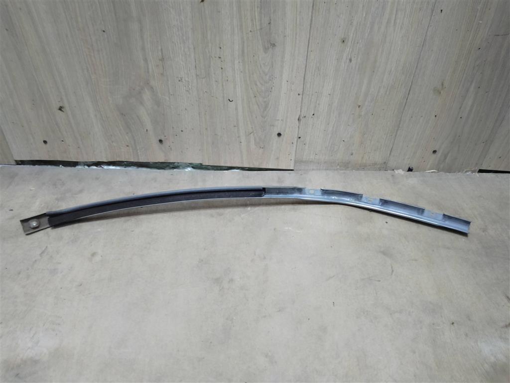 Opel Astra J 2010 - для Направляющая стекла задней двери