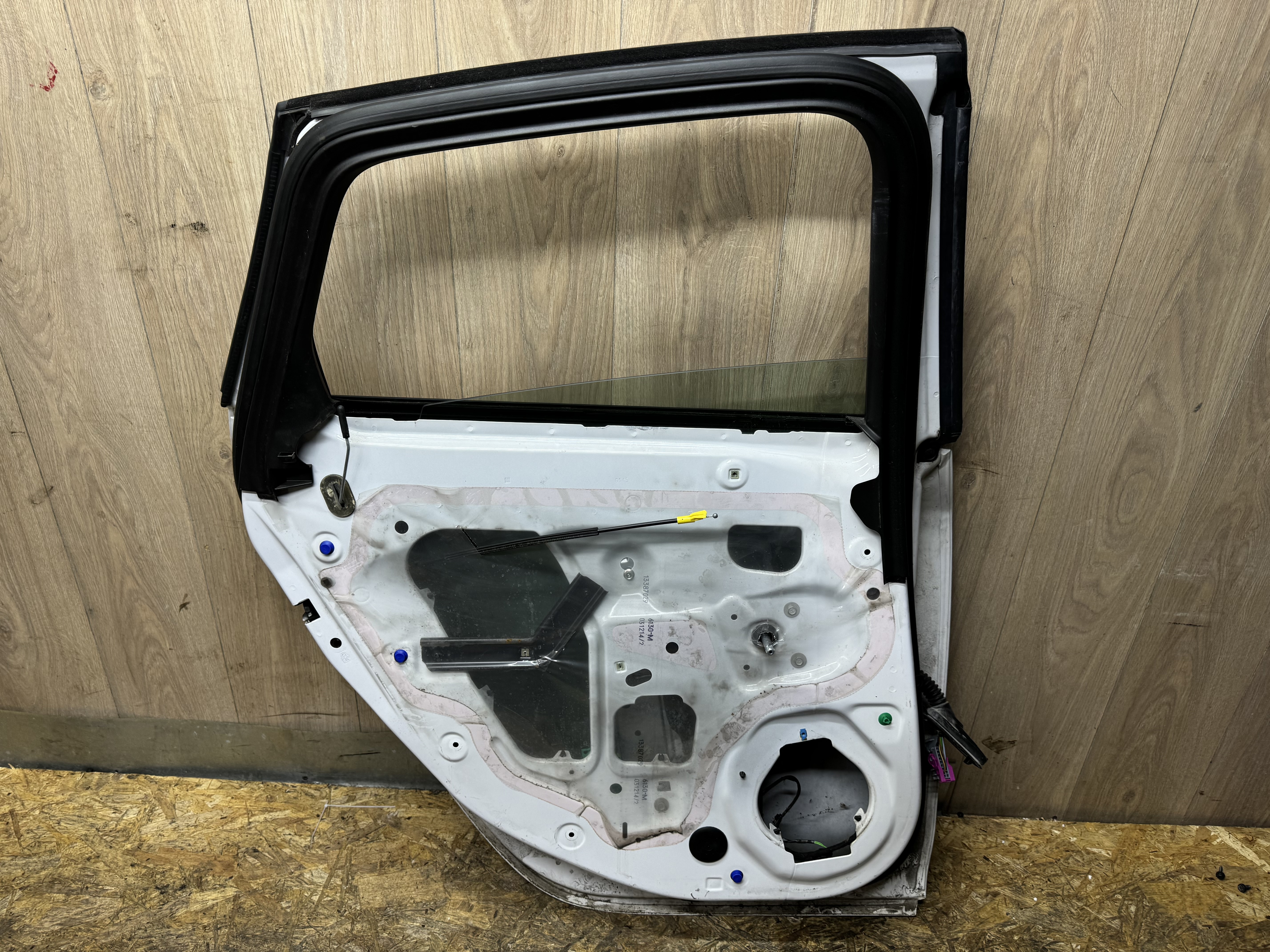 Opel Astra J 2010 - для Уплотнитель двери задней левой внутренний