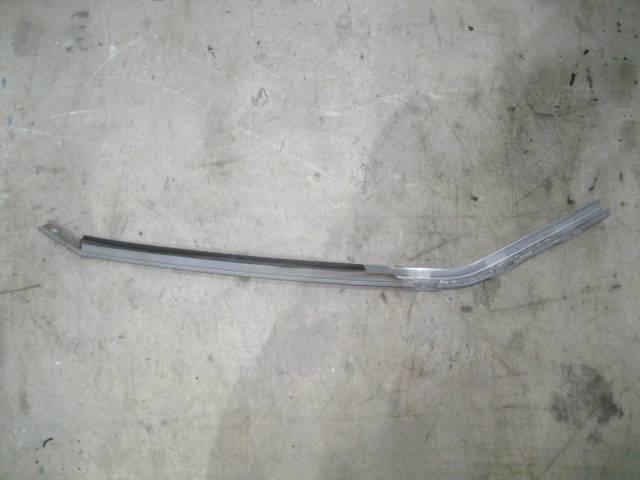 Opel Astra J 2010 - для Направляющая стекла задней двери