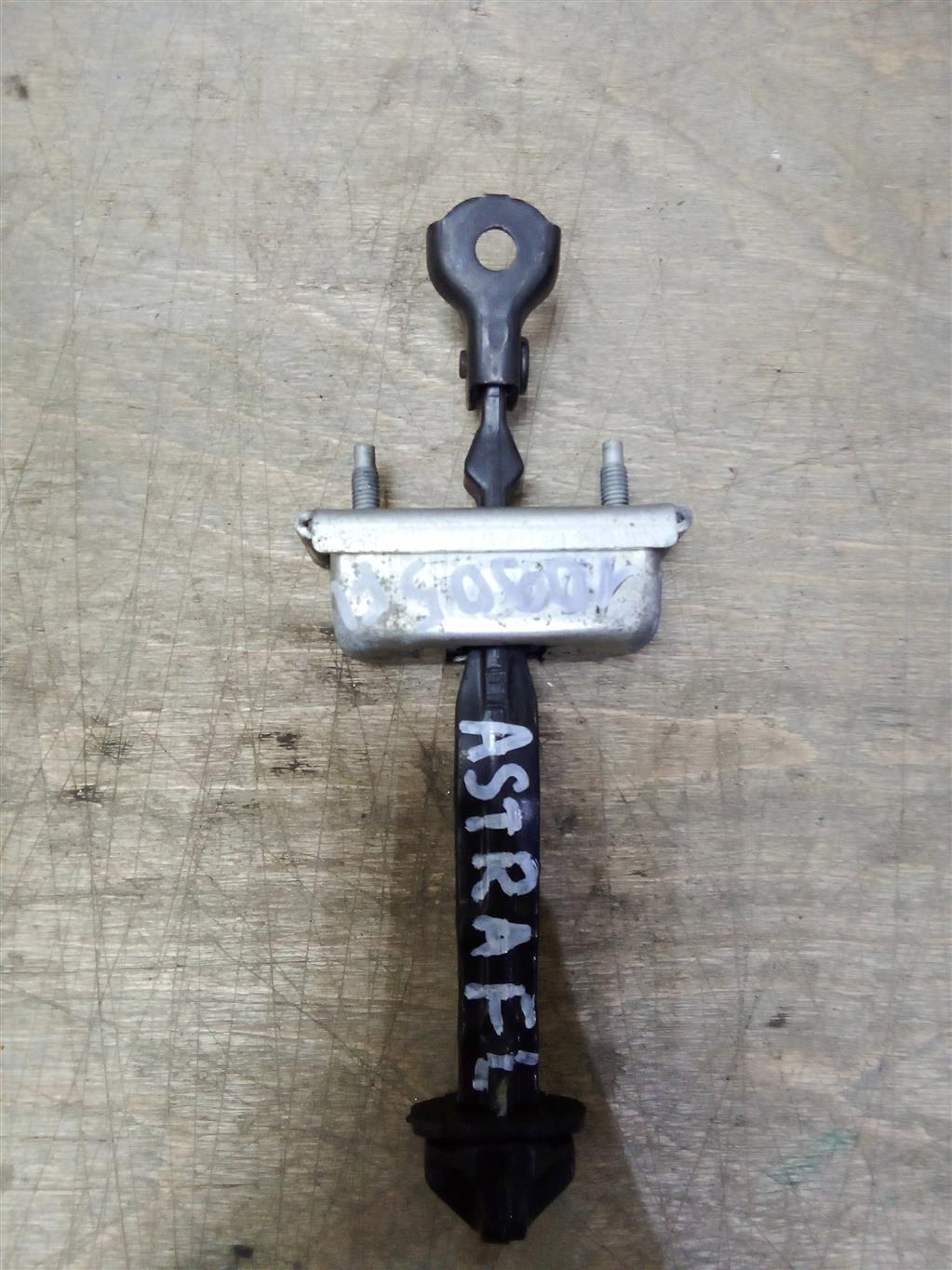 Opel Astra J 2010 - для Ограничитель двери