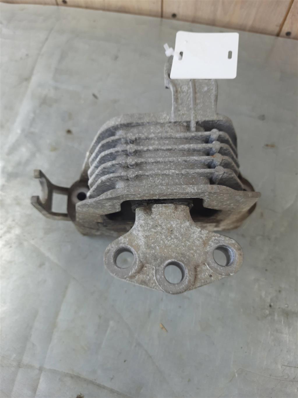 Opel Astra J 2010 - для Опора двигателя правая