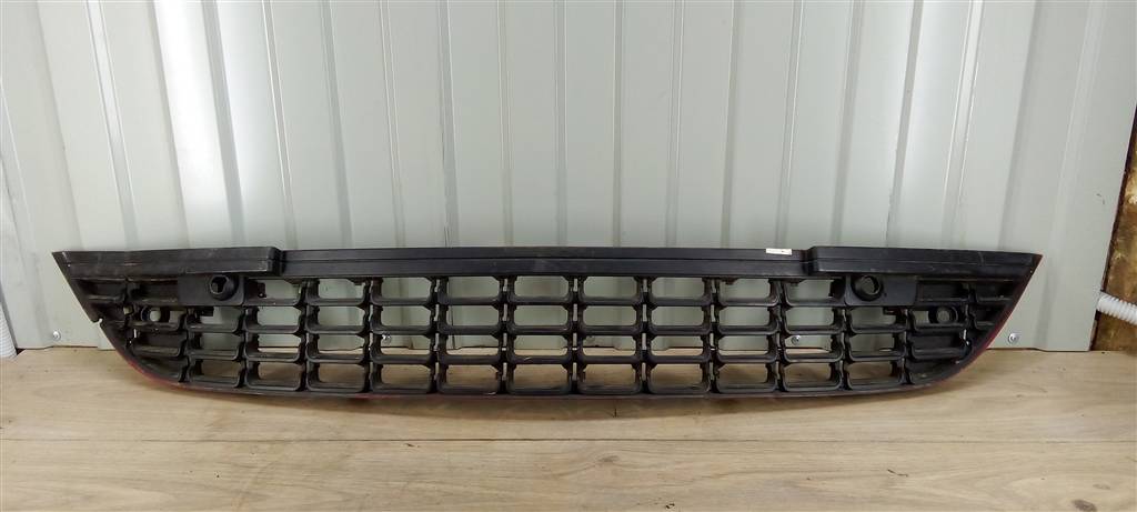 Opel Astra J 2010 - для Решетка в бампер центральная