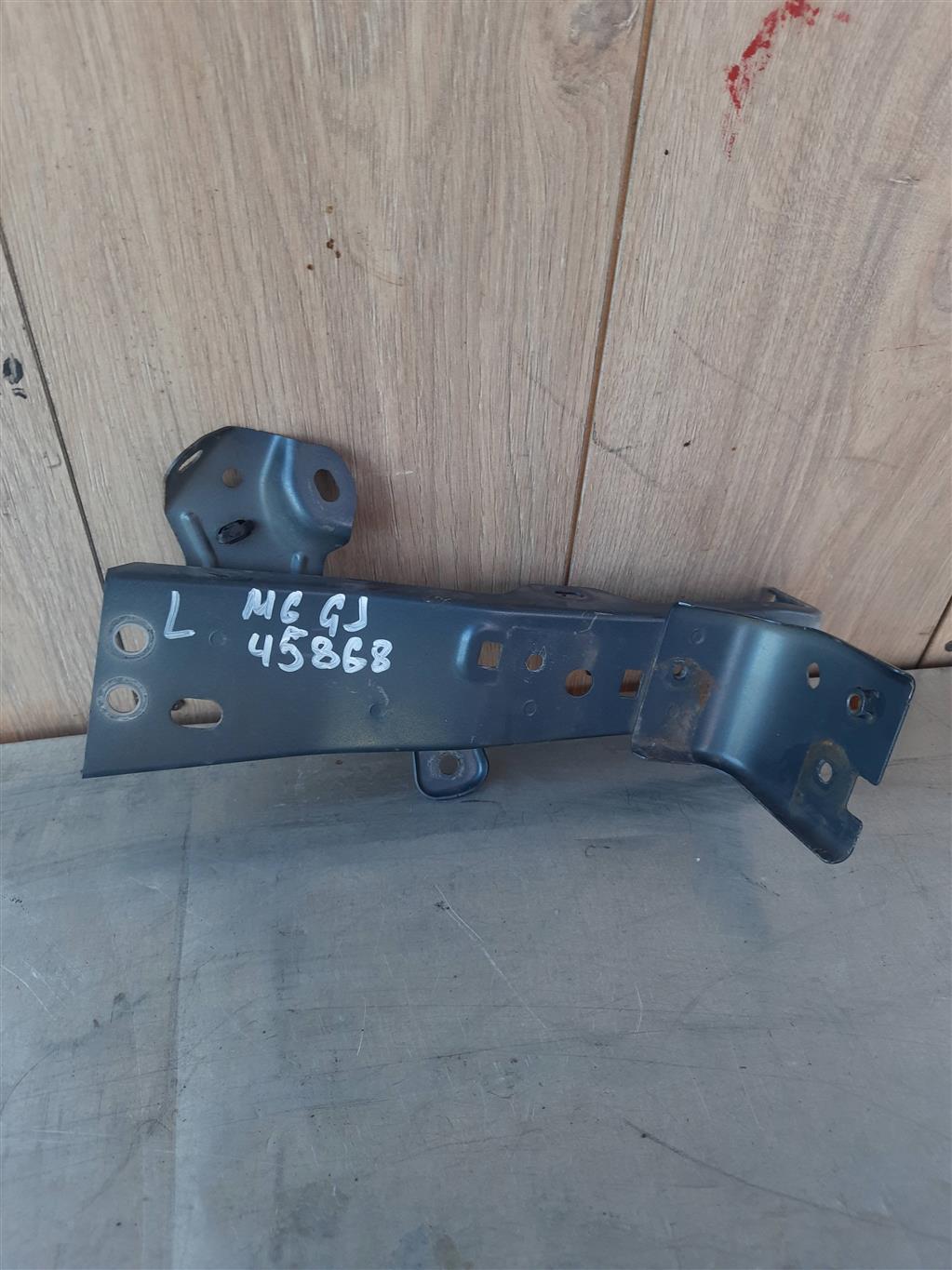 Mazda Mazda 6 (GJ) 2012-2015 для Кронштейн крепления крыла левый