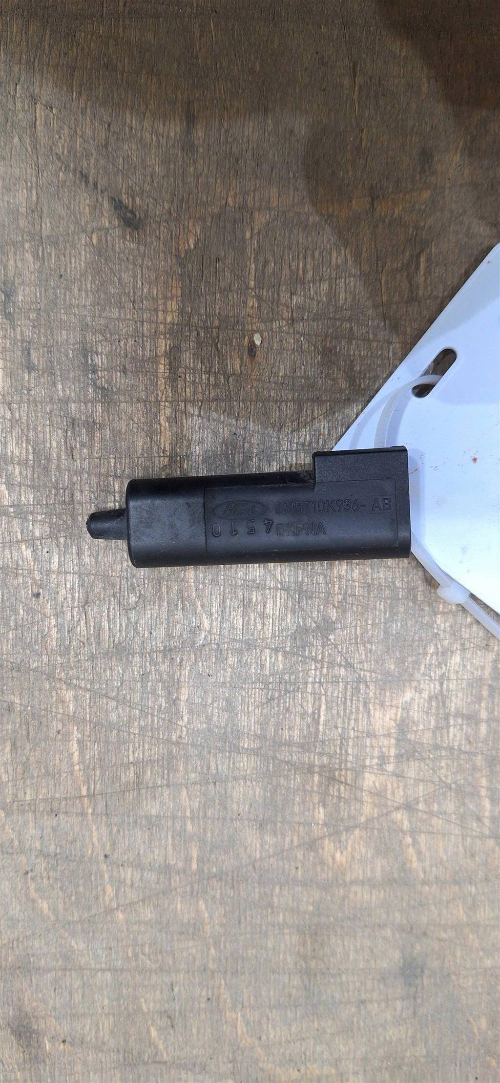 Ford Kuga 2008-2012 для Датчик температуры воздуха Ford Kuga 2008-2012 для Датчик температуры воздуха