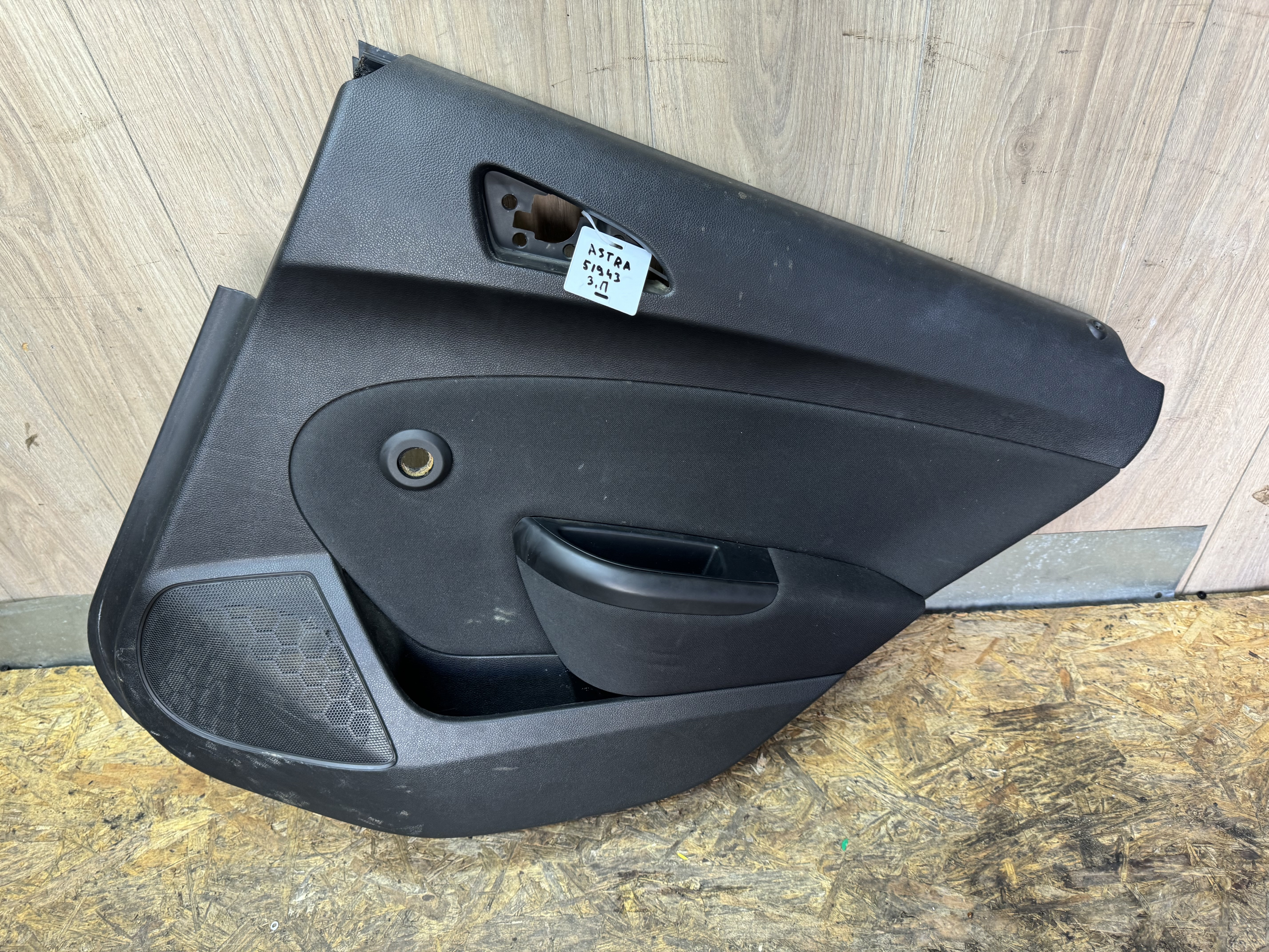 Opel Astra J 2010 - для Обшивка двери задней правой