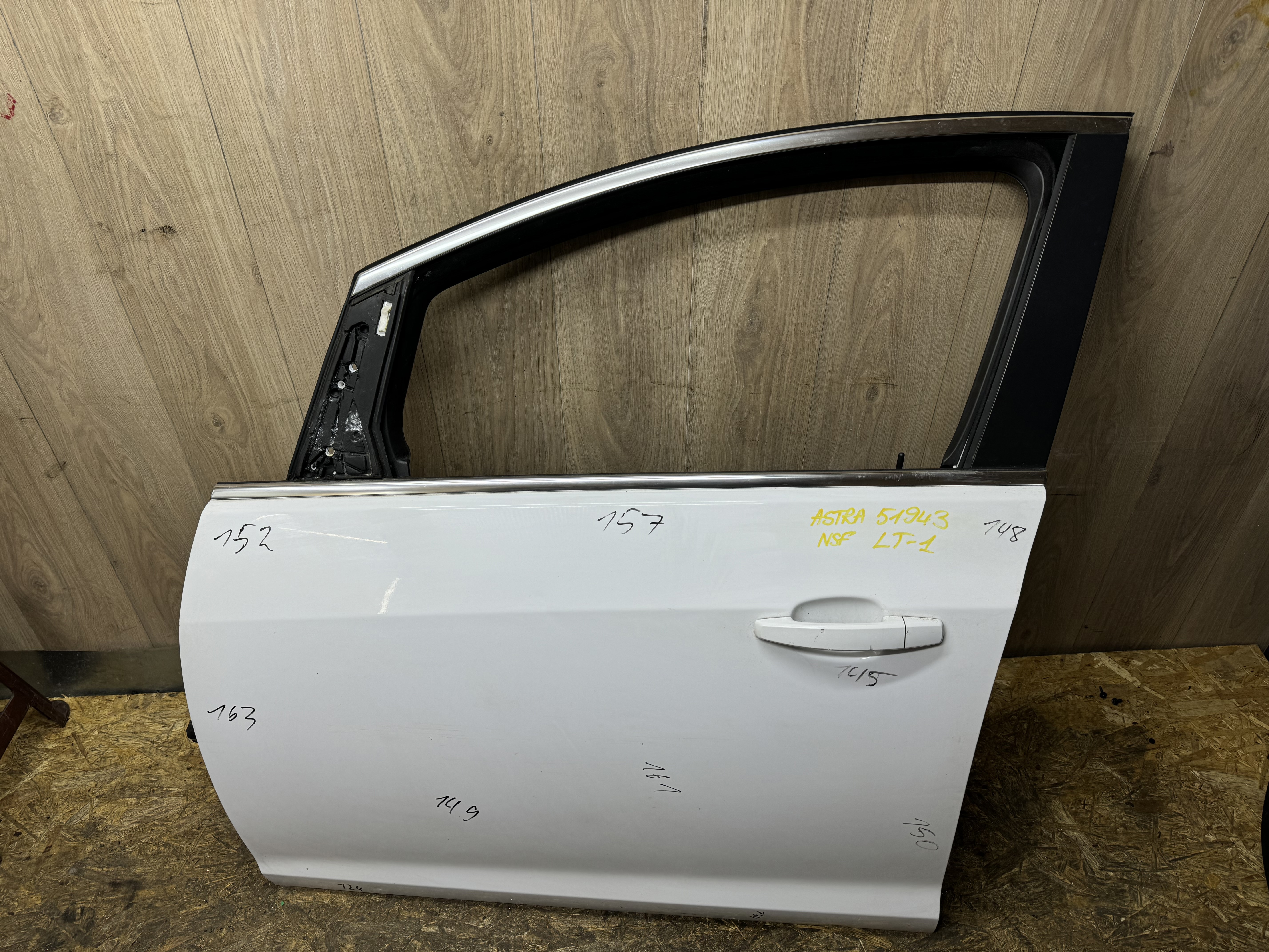 Opel Astra J 2010 - для Молдинг передней левой двери