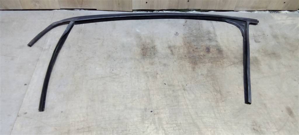 Ford Focus II 2005-2008 для Уплотнитель стекла передней двери левой