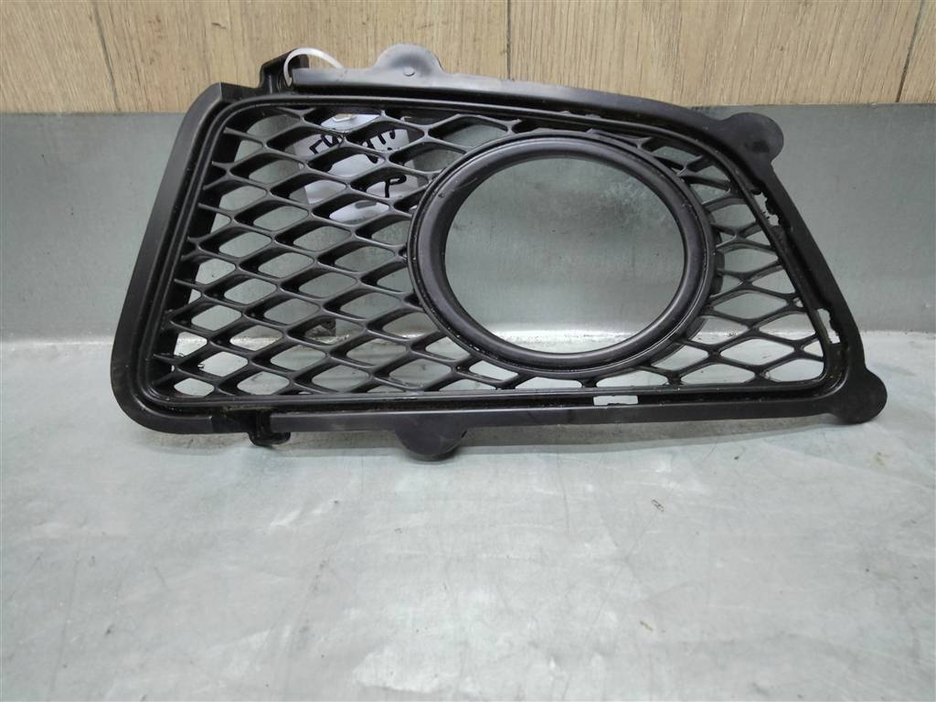 Kia Sportage 2004-2010 для Рамка противотуманой фары правой