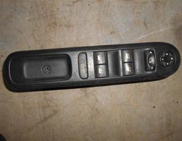 Блок управления стеклоподъемниками для Peugeot 3008 2010-2016  запчасти бу