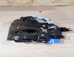 Замок двери задней левой для Skoda Roomster 2006>  запчасти бу