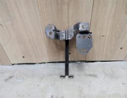 Кронштейн замка капота для Mazda Mazda 6 (GG) 2002-2007  запчасти бу