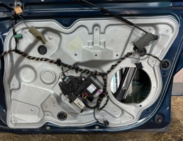 Стекло двери передней правой для Skoda Octavia (A5 1Z-) 2004-2013  запчасти бу