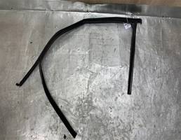 Уплотнитель стекла передней двери правой для Skoda Fabia 2007-2015  запчасти бу