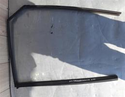 Уплотнитель стекла задней правой двери для Mazda CX 7 2007-2012  запчасти бу