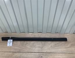 Уплотнитель стекла передней двери левой для Ford Mondeo IV 2007-2015  запчасти бу