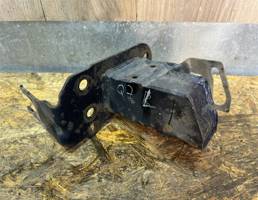 Кронштейн усилителя переднего бампера левый для Audi Q7 (4L) 2005-2015  запчасти бу