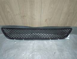 Решетка в бампер центральная для Kia Sportage 2004-2010  запчасти бу