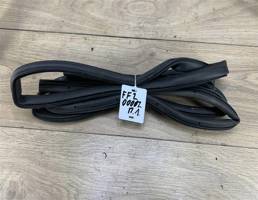 Уплотнитель двери передней левой для Ford Focus II 2005-2008  запчасти бу