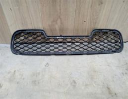 Решетка в бампер центральная для Hyundai Santa Fe (SM) 2000-2005  запчасти бу