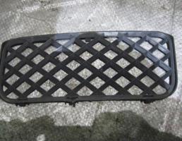 Решетка переднего бампера правая для VW Touareg 2002-2010  запчасти бу