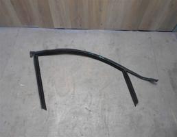 Уплотнитель стекла передней двери правой для Renault Laguna III 2007-2012  запчасти бу