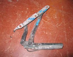 Петля крышки багажника правая для Audi 80 /90 (B4) 1991-1994  запчасти бу