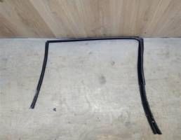 Уплотнитель стекла задней левой двери для Volvo XC90 2002-2014  запчасти бу