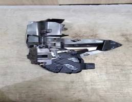 Замок двери передней левой для Ford Focus II 2005-2008  запчасти бу