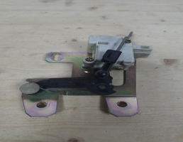 Активатор замка багажника для VW Touareg 2002-2010  запчасти бу