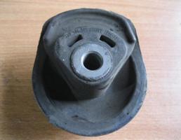 Сайлентблок задней балки для VW Golf III/Vento 1991-1997  запчасти бу