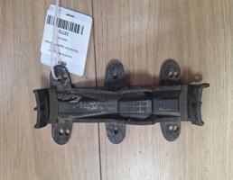 Кронштейн заднего бампера для Audi 80 /90 (B3) 1986-1991  запчасти бу