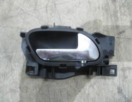 Ручка двери внутренняя правая для Peugeot 3008 2010-2016  запчасти бу