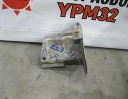 Кронштейн усилителя заднего бампера правый для Peugeot 308 2007-2011  запчасти бу