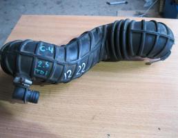 Патрубок воздушного фильтра для Audi A6 (C4) 1994-1997  запчасти бу