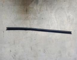 Уплотнитель стекла передней двери правой для Seat Ibiza V 2008>  запчасти бу