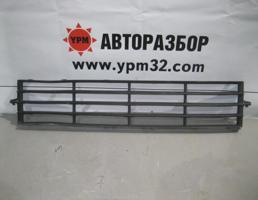 Решетка в бампер центральная для Skoda Octavia (A7) 2013-2020  запчасти бу