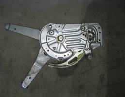 Стеклоподъемник механ. передний левый для Volvo XC90 2002-2014  запчасти бу