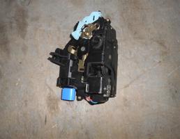 Замок двери задней правой для Skoda Octavia (A5 1Z-) 2004-2013  запчасти бу
