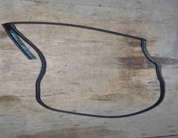 Уплотнитель двери задней правой для Mazda Mazda 6 (GH) 2007-2012  запчасти бу