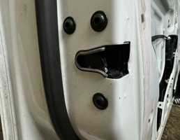 Замок двери передней левой для Opel Astra J 2010 -  запчасти бу