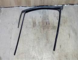 Уплотнитель стекла передней двери левой для VW Touran 2003-2010  запчасти бу