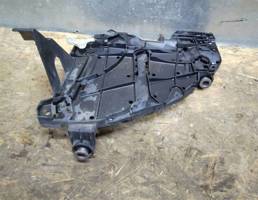 Кронштейн фары левой для VW Touareg 2002-2010  запчасти бу