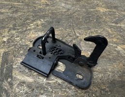 Крючок капота для VW Passat (B6) 2005-2010  запчасти бу